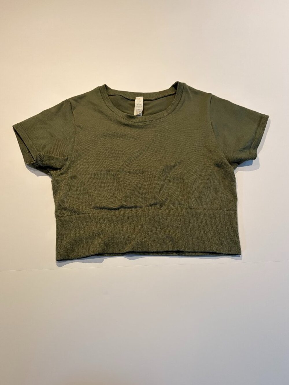 OFFLINE by Aerie Olive Green Cropped Seamless Tee Women's Medium